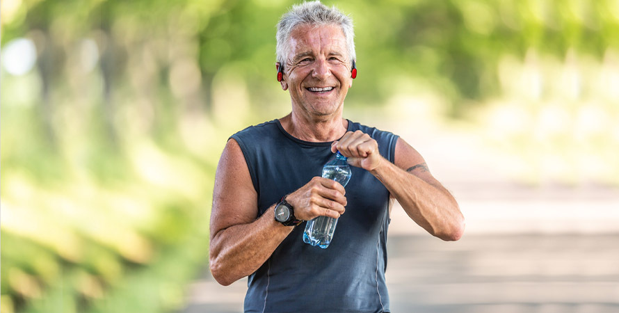 Plain water is the simplest and safest option for routine hydration. It replenishes blood volume and supports general tissue hydration. For everyday life and short workouts under an hour, plain water is usually sufficient. However, plain water lacks electrolytes, so for long-duration or heavy sweating events it can be inadequate or even risky if consumed excessively without sodium replacement.
